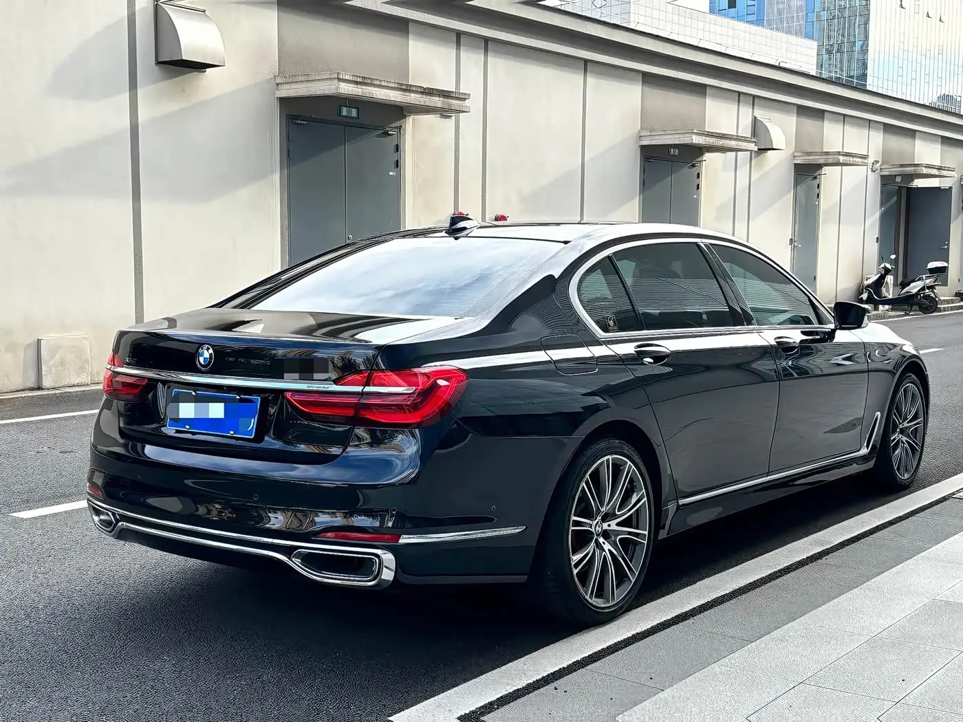BMW 7 Series 2016 — Photo 4/18
