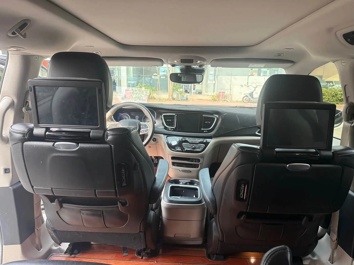 Chrysler Grand Voyager 2019 — Photo 6/12