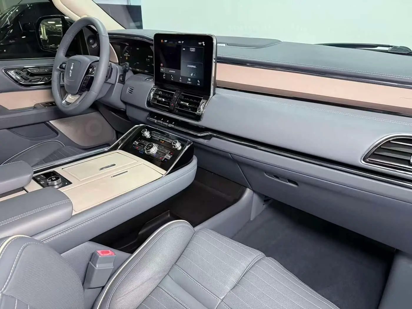 Lincoln Navigator 2019 — Photo 10/20