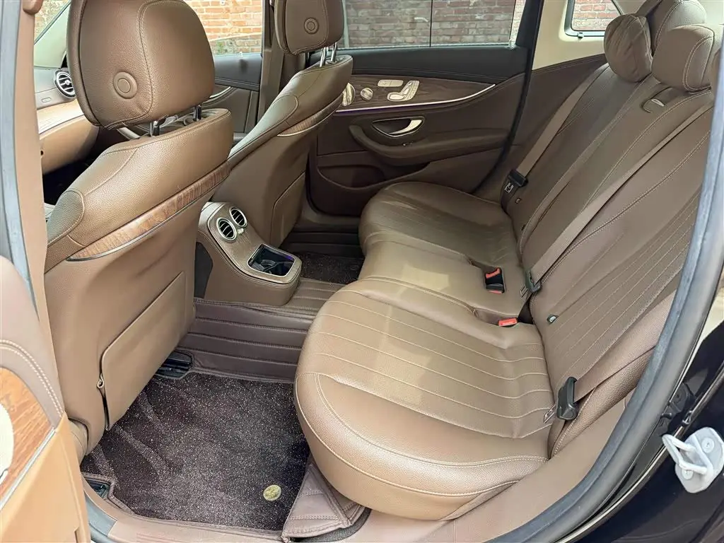 Mercedes-Benz E-Class 2022 — Photo 14/20