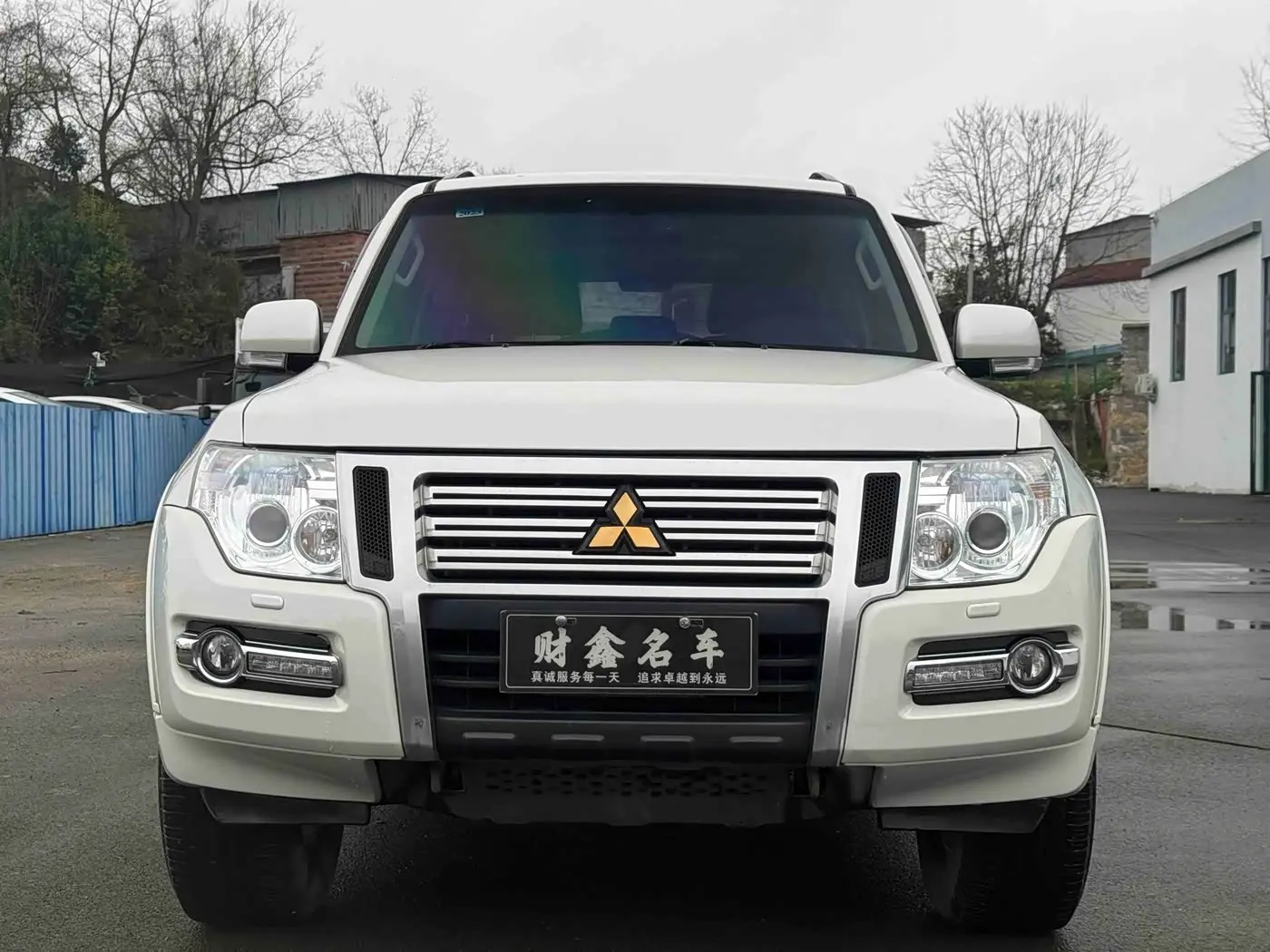 Mitsubishi Pajero 2019 — Photo 2/19