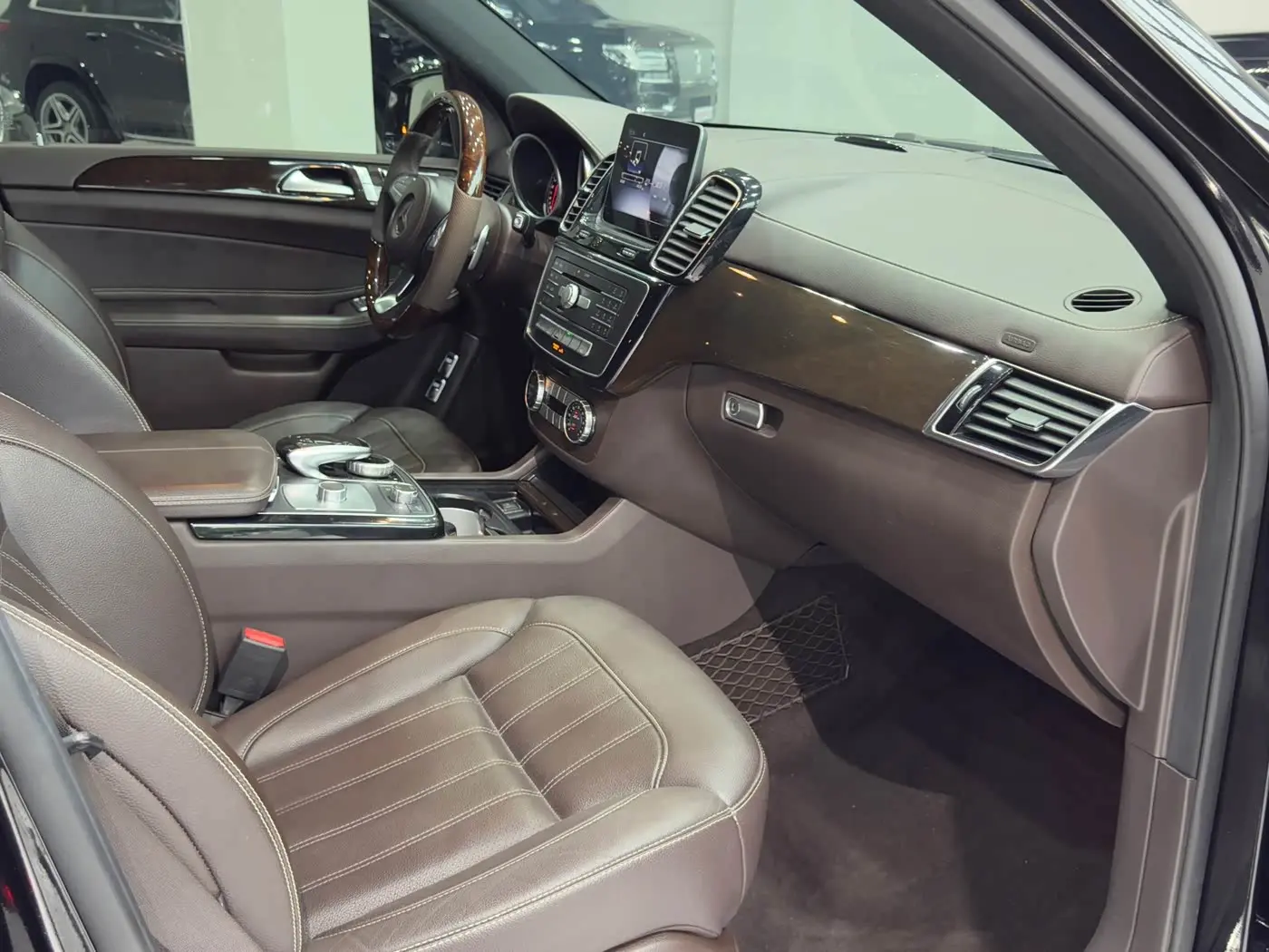 Mercedes-Benz GLS 2018 — Фото 12/15