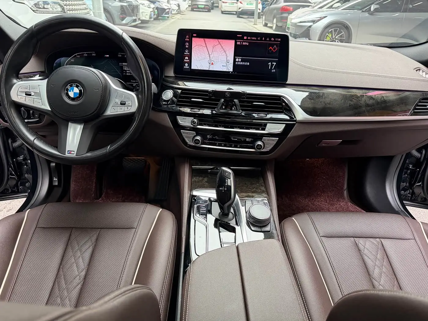 BMW 5 Series 2023 — Photo 18/20