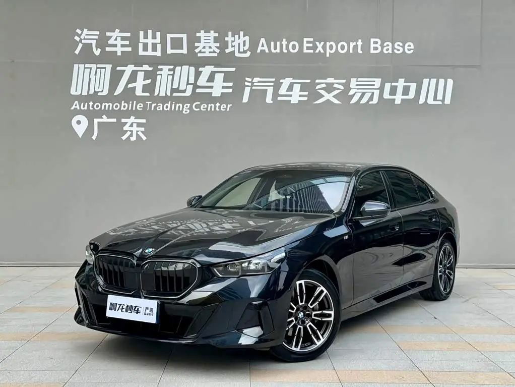 BMW 5 Series 2025 — Фото 1/14