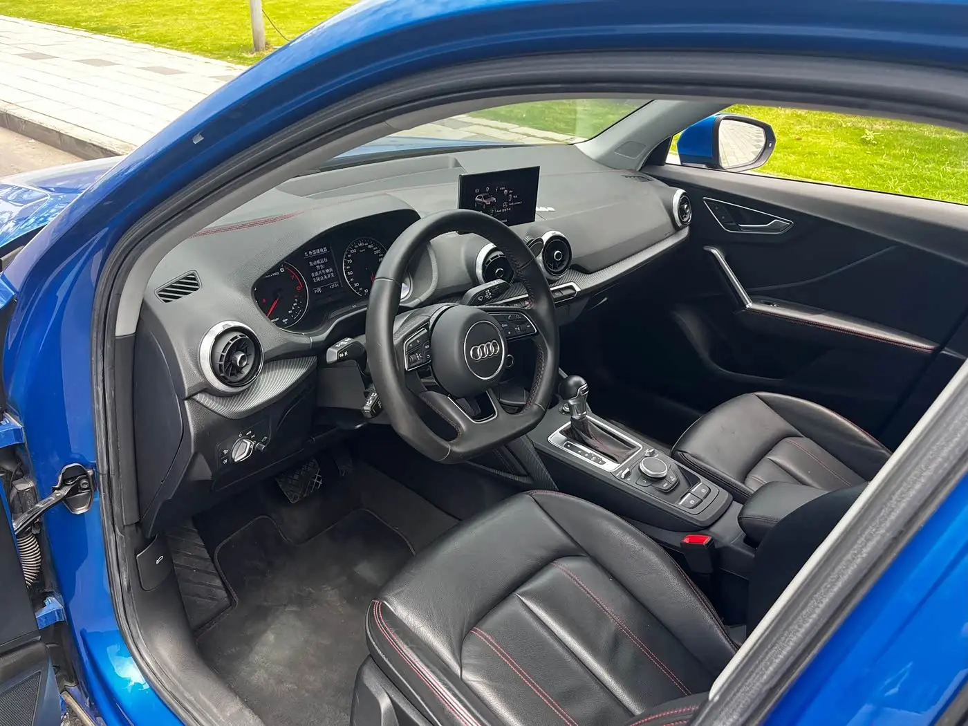 Audi Q2L 2022 — Şəkil 7/16