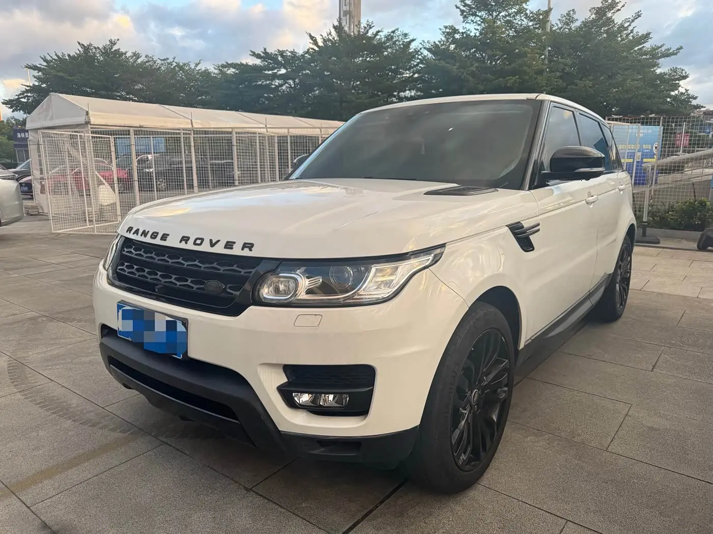 Land Rover Range Rover Sport 2017 — Photo 1/9
