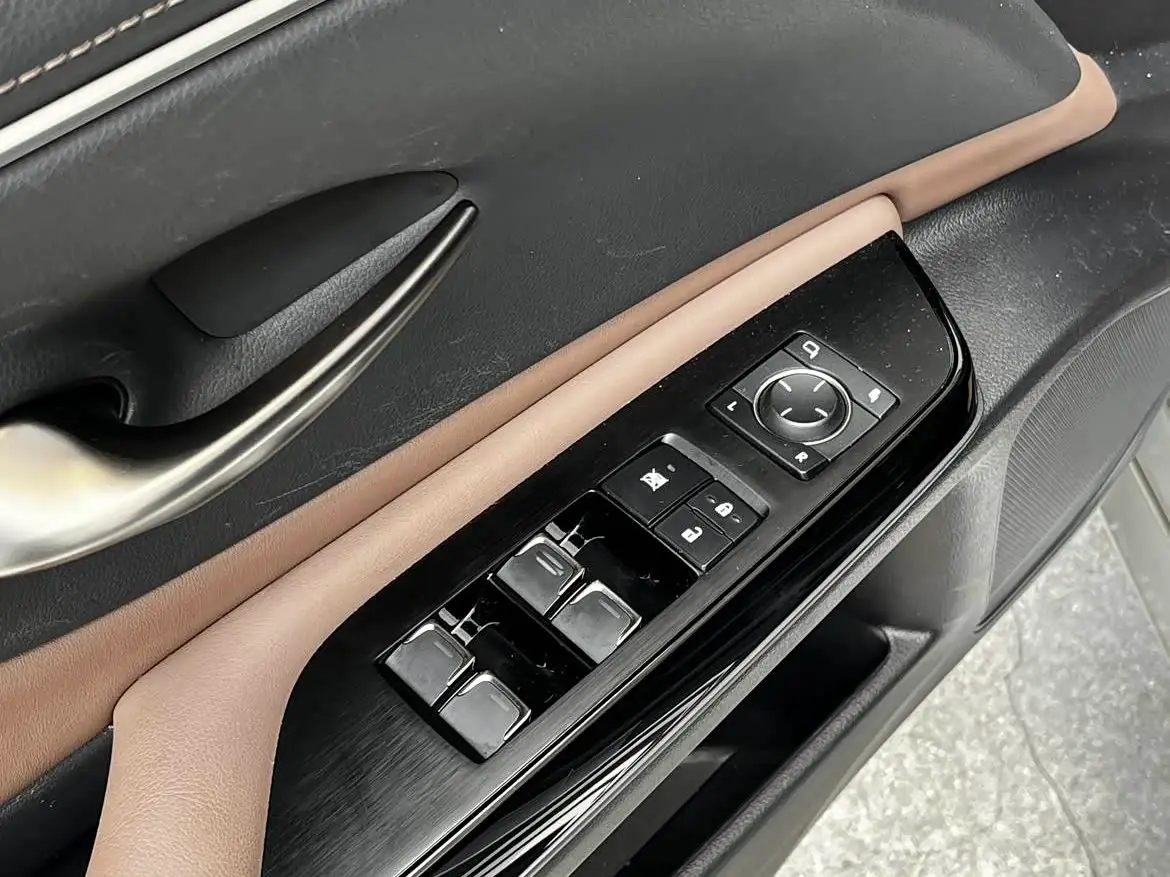 Lexus ES 2023 — Photo 14/20