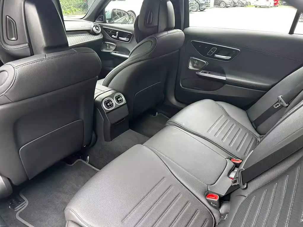 Mercedes-Benz C-Class 2025 — Фото 18/20