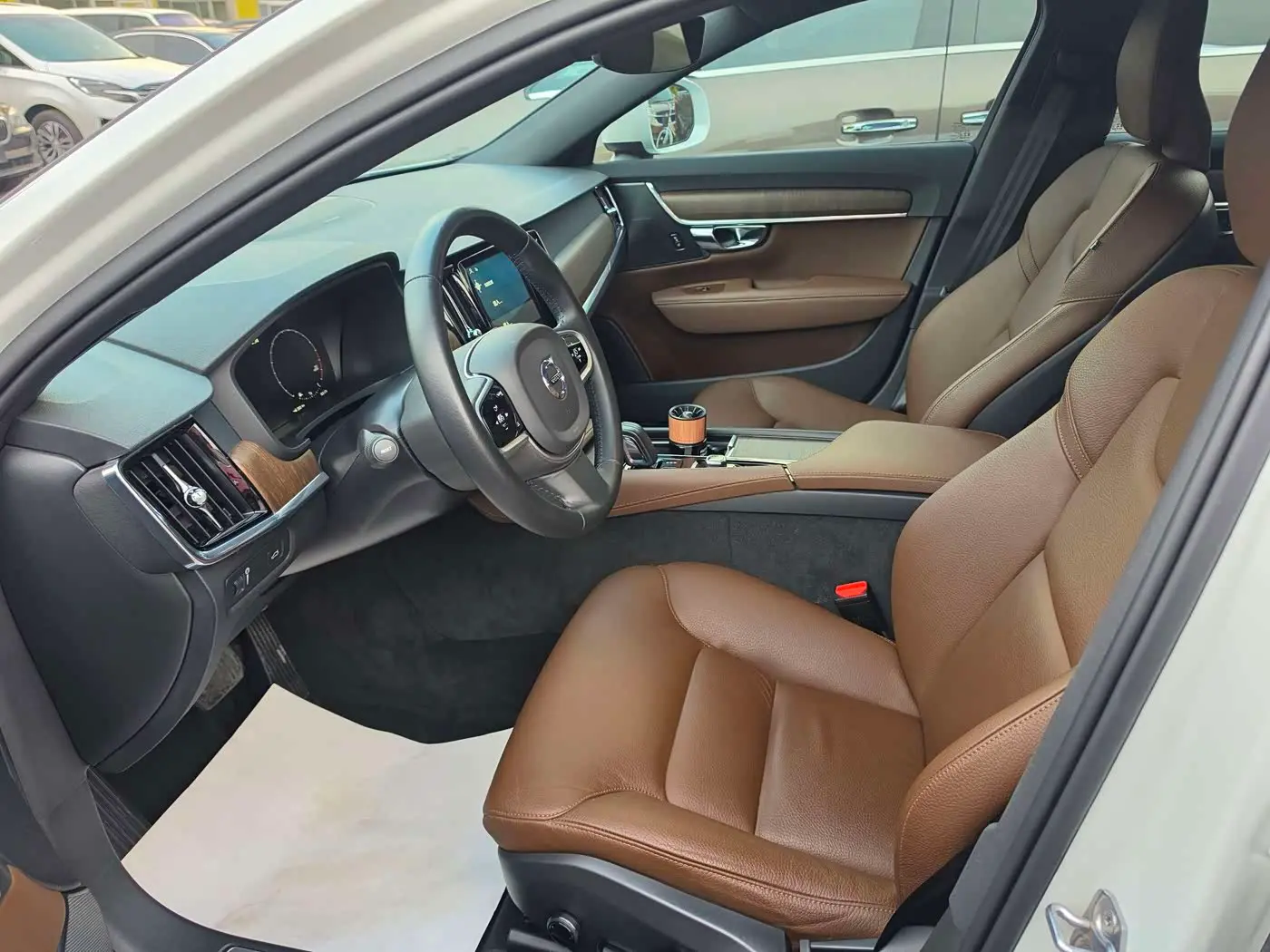 Volvo V90 2021 — Photo 2/11