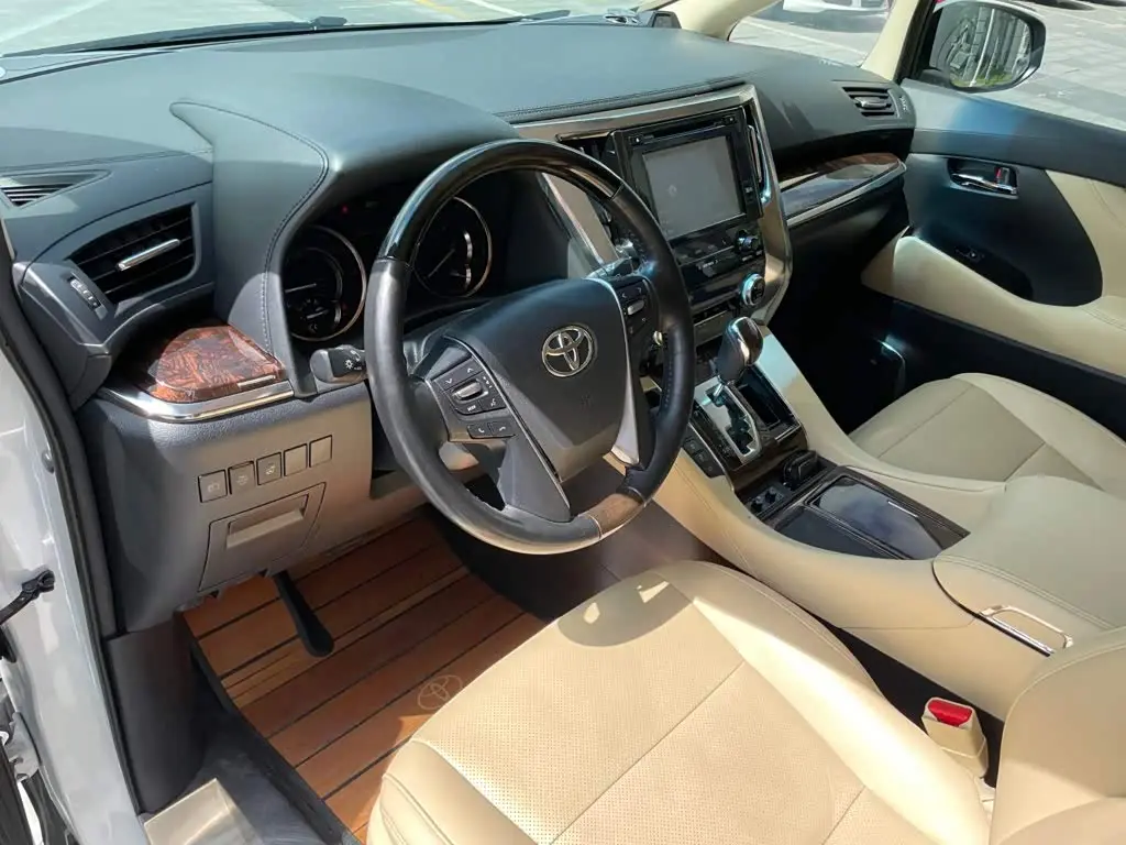 Toyota Alphard 2019 — Photo 9/20
