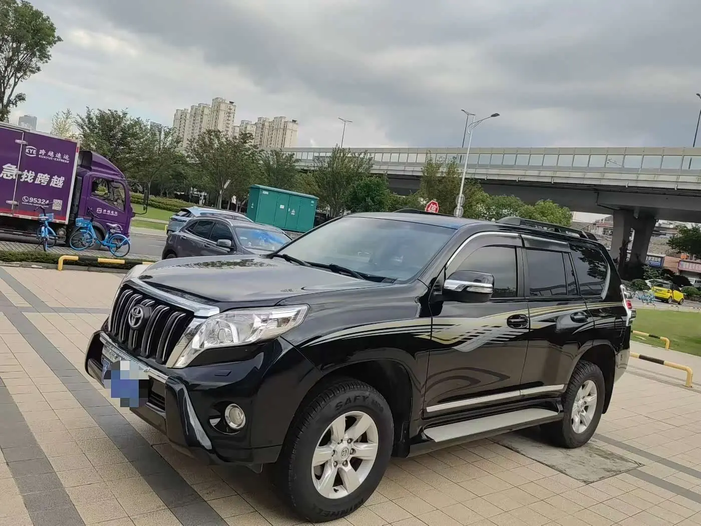 Toyota Prado 2016 — Photo 1/9