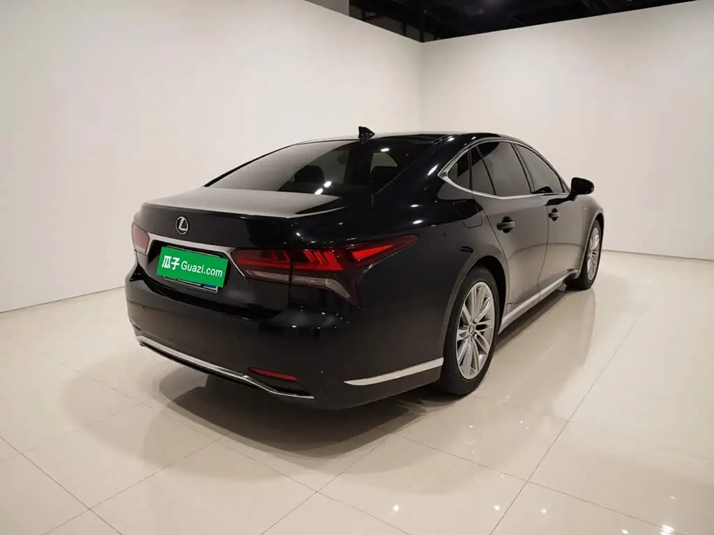 Lexus LS 2021 — Photo 4/20