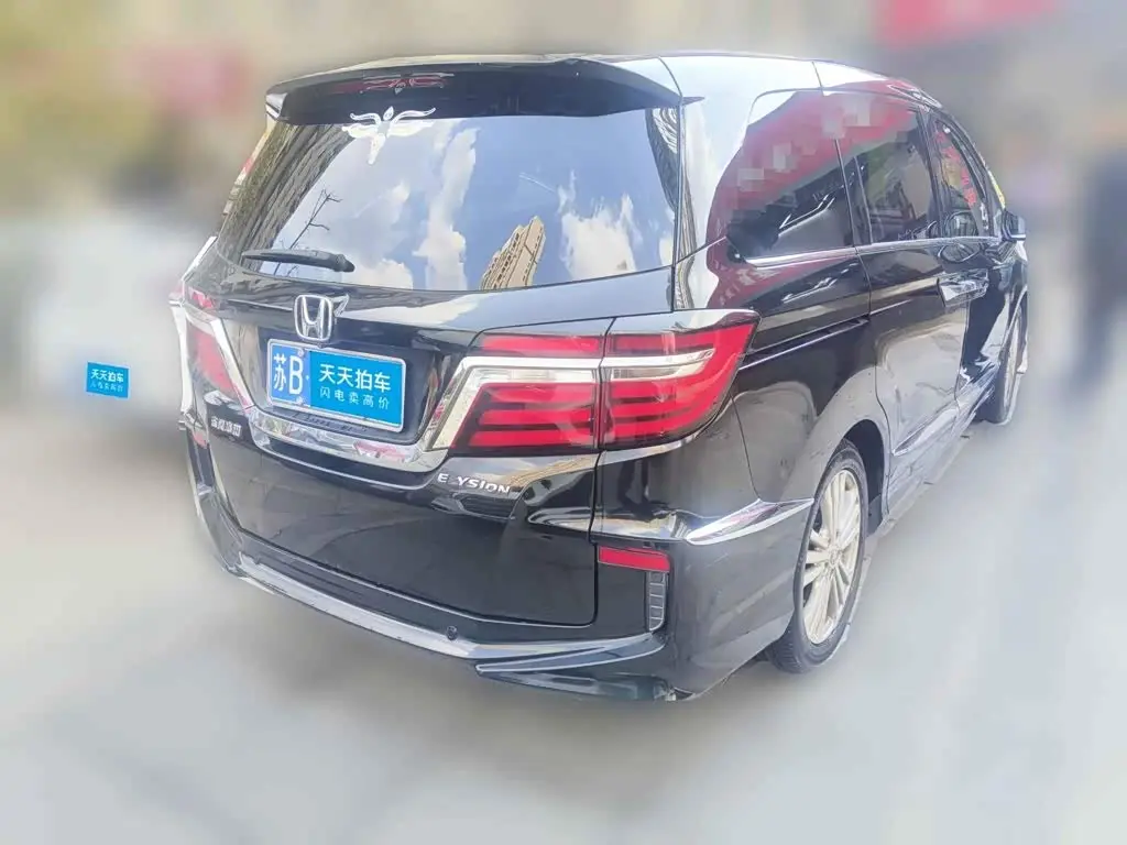 Honda Elysion 2017 — Photo 2/13
