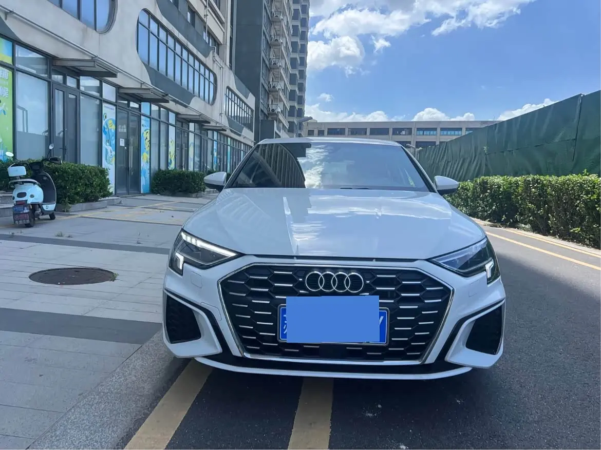 Audi A3 2023 — Photo 1/18