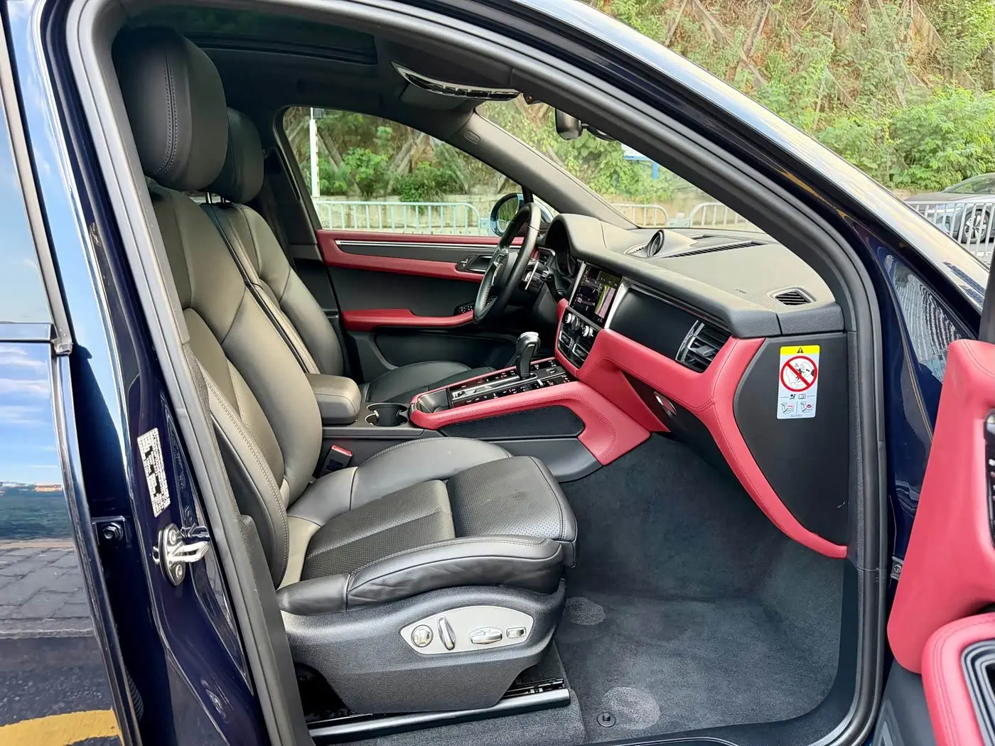 Porsche Macan 2023 — Фото 15/16
