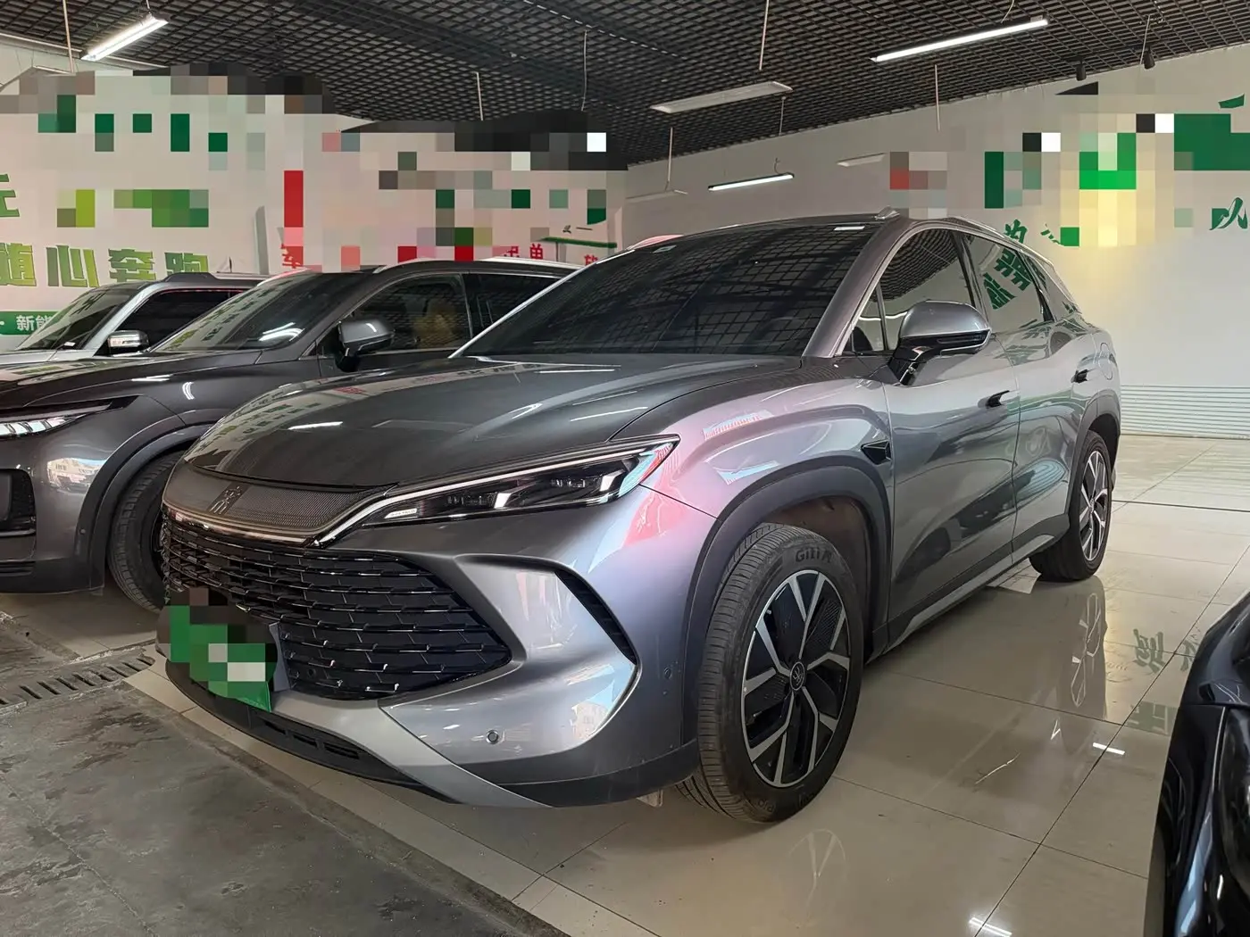 BYD Song L DM-i 2025 — Photo 1/10