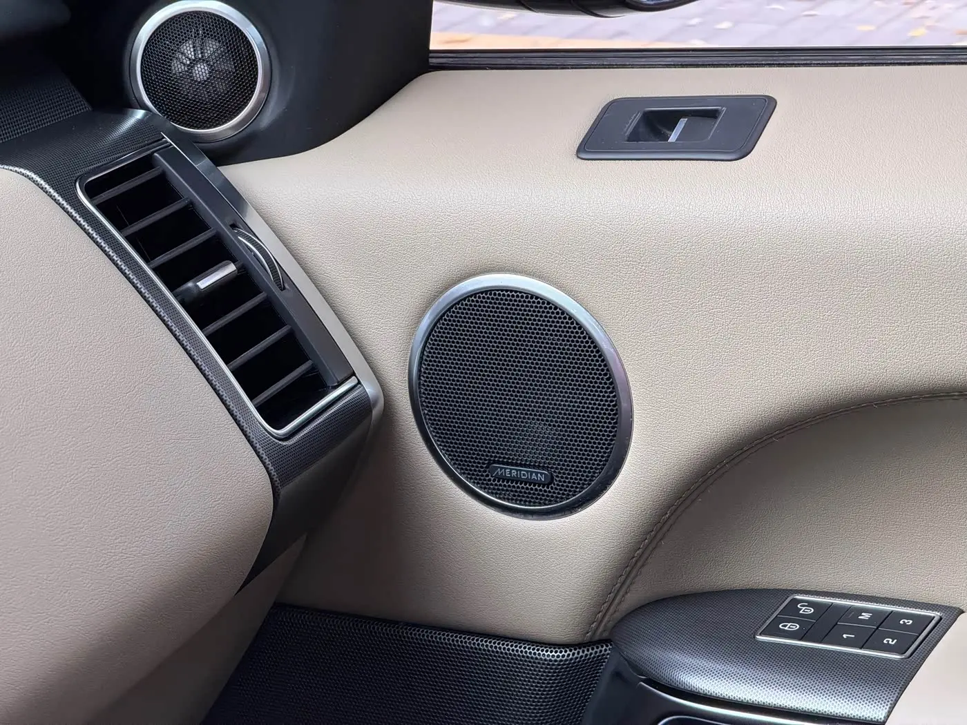 Land Rover Range Rover Sport 2017 — Photo 14/15