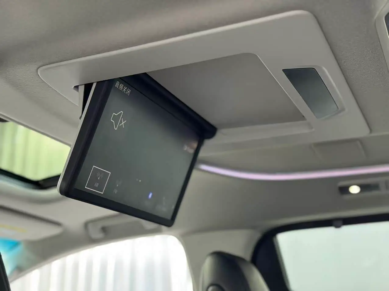 Toyota Vellfire 2024 — Photo 12/16