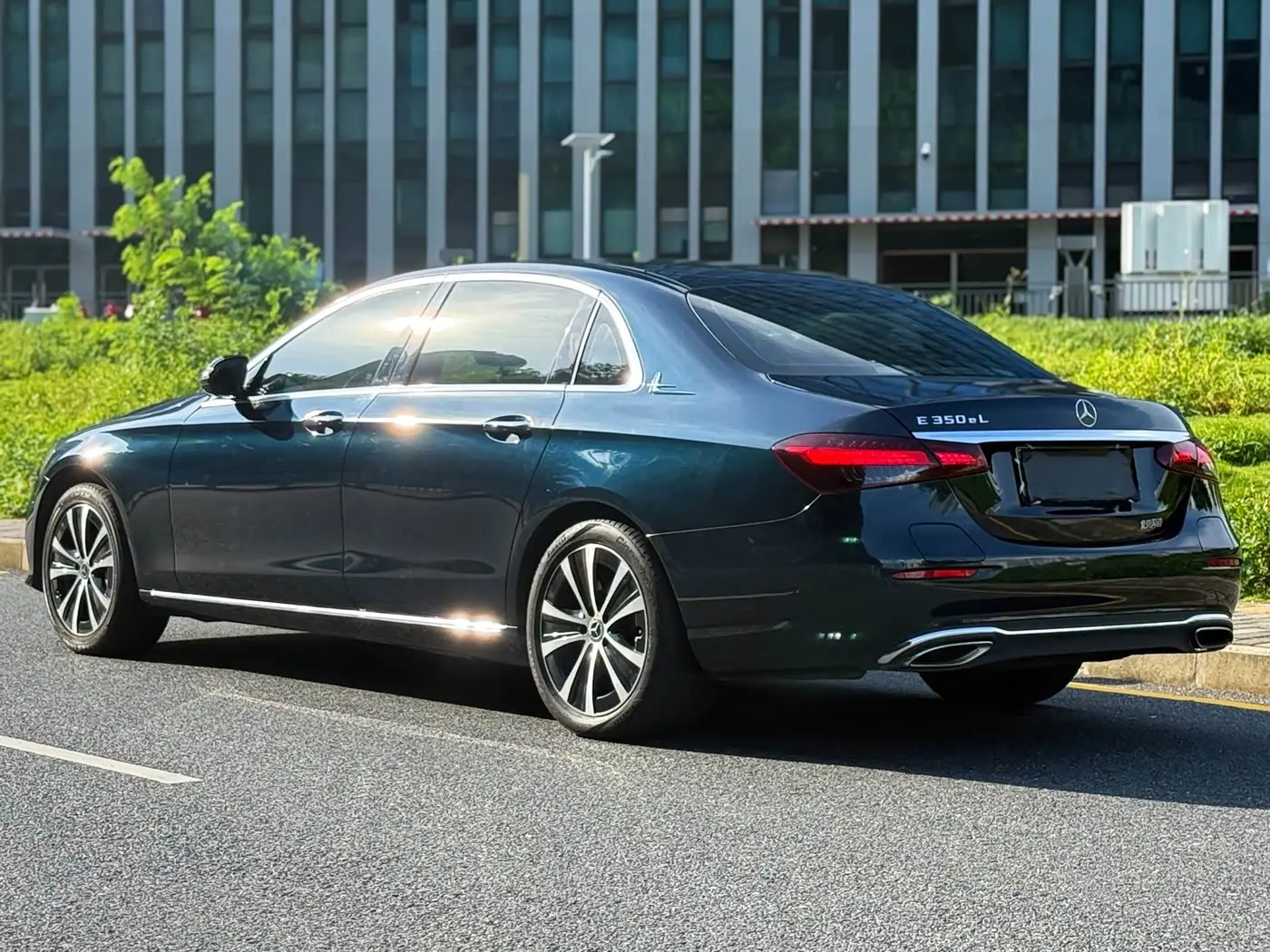 Mercedes-Benz E-Class New Energy 2023 — Фото 8/18