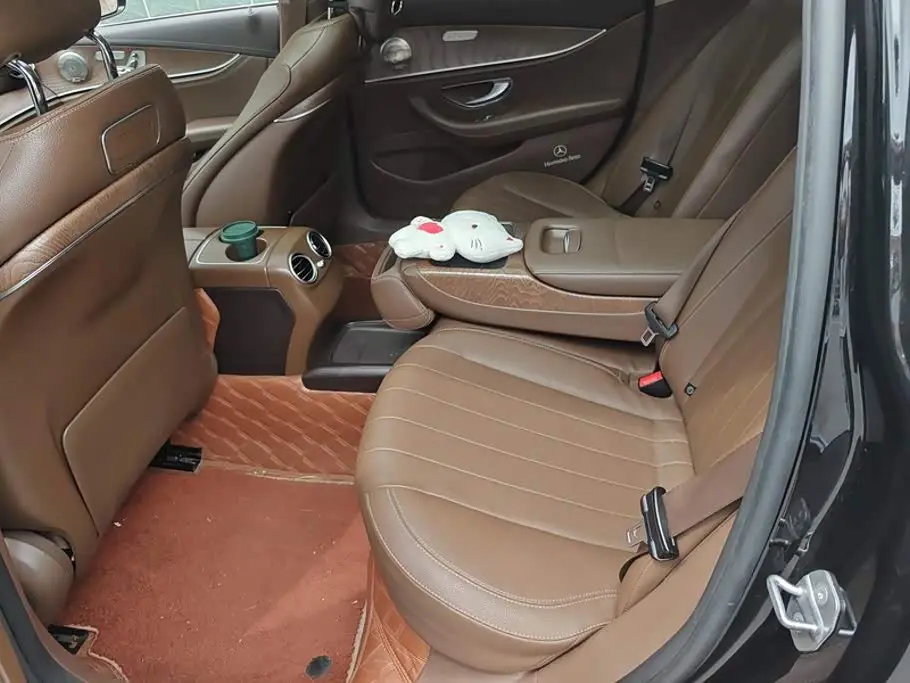 Mercedes-Benz E-Class 2019 — Photo 11/16