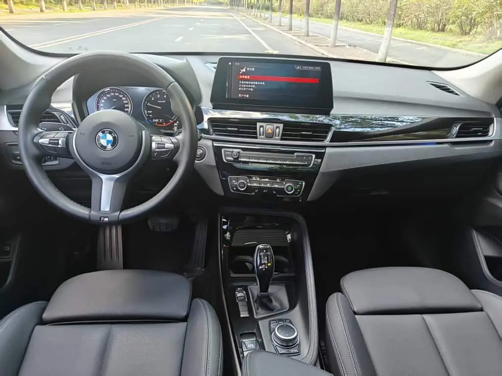 BMW X1 2019 — Photo 8/11