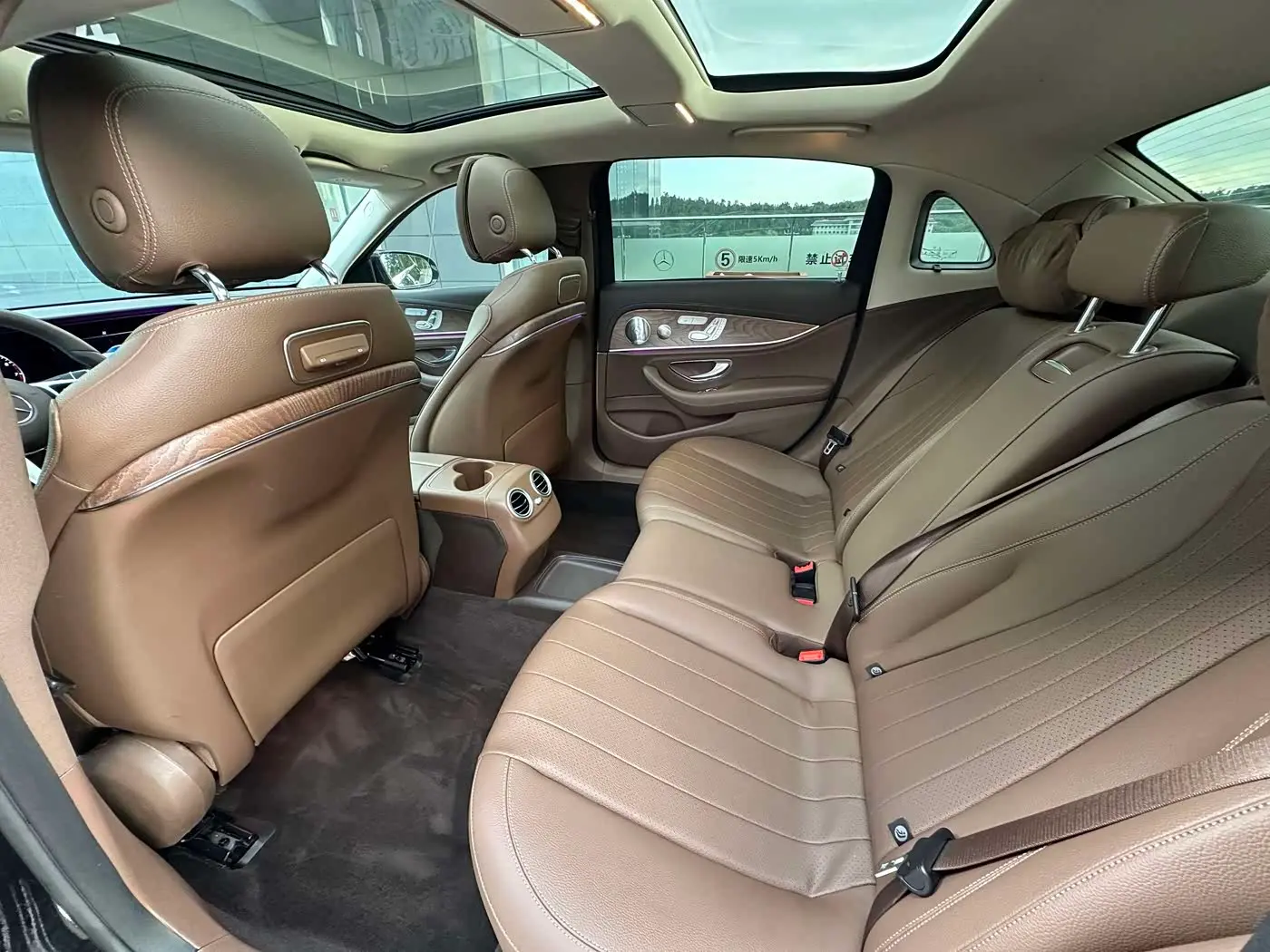 Mercedes-Benz E-Class 2019 — Photo 20/20