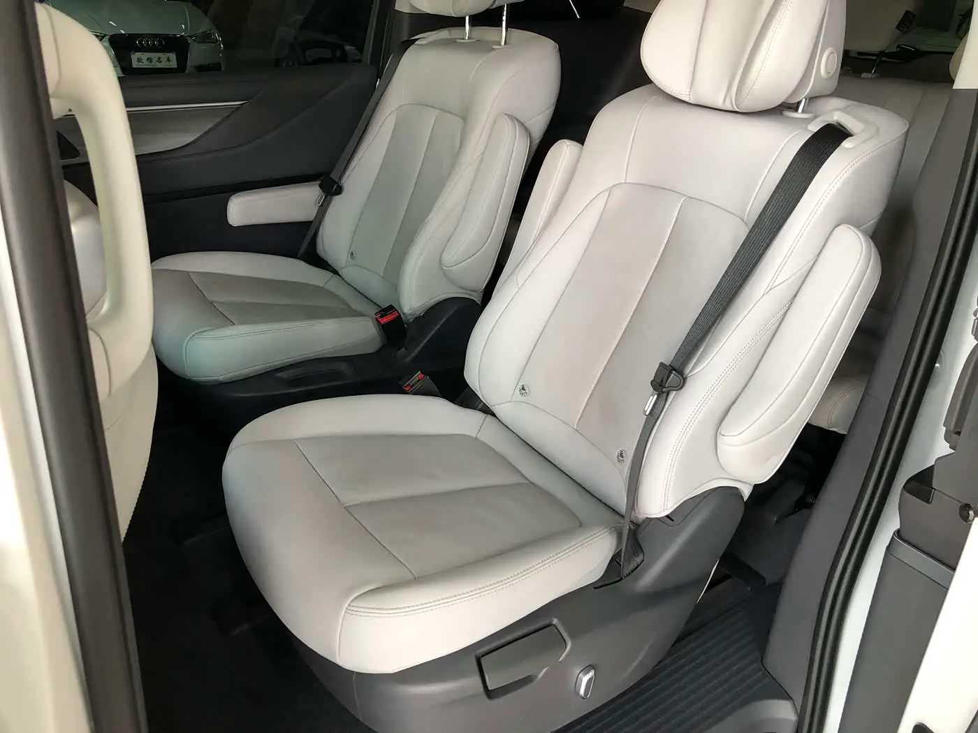 Buick GL8 2025 — Photo 8/20