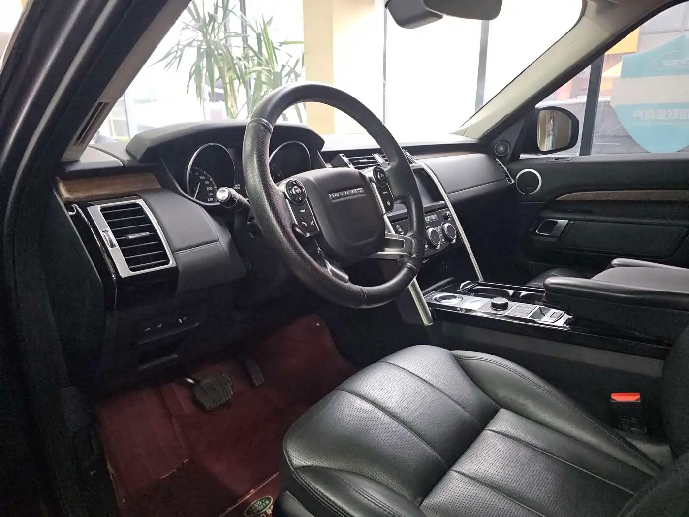 Land Rover Discovery 2017 — Şəkil 4/12