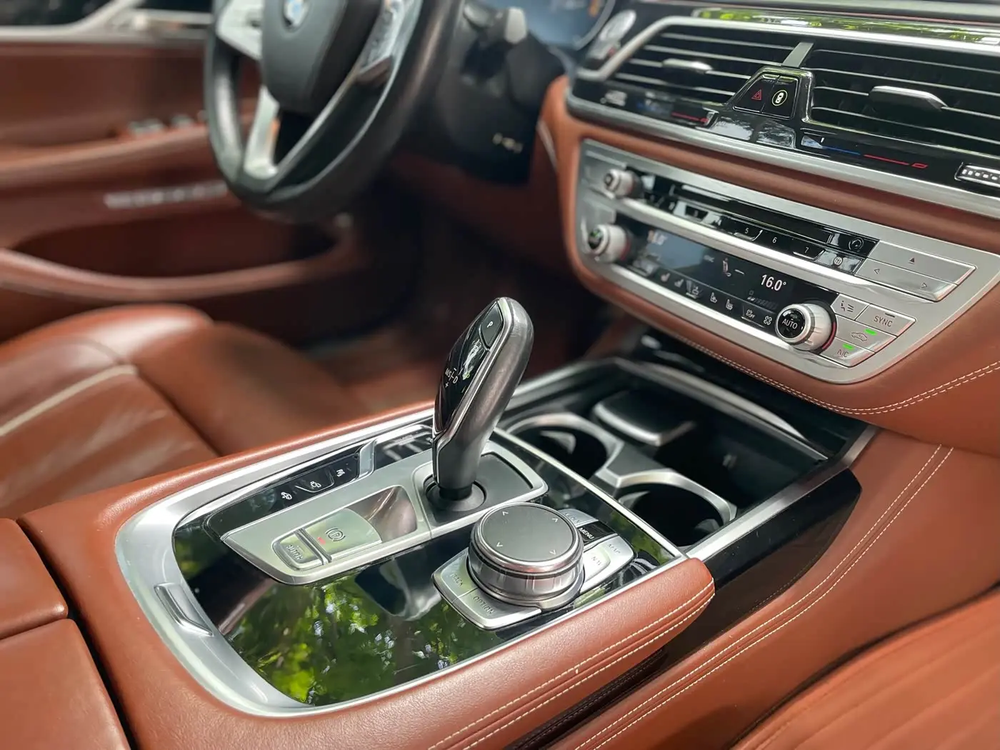 BMW 7 Series 2018 — Фото 9/20