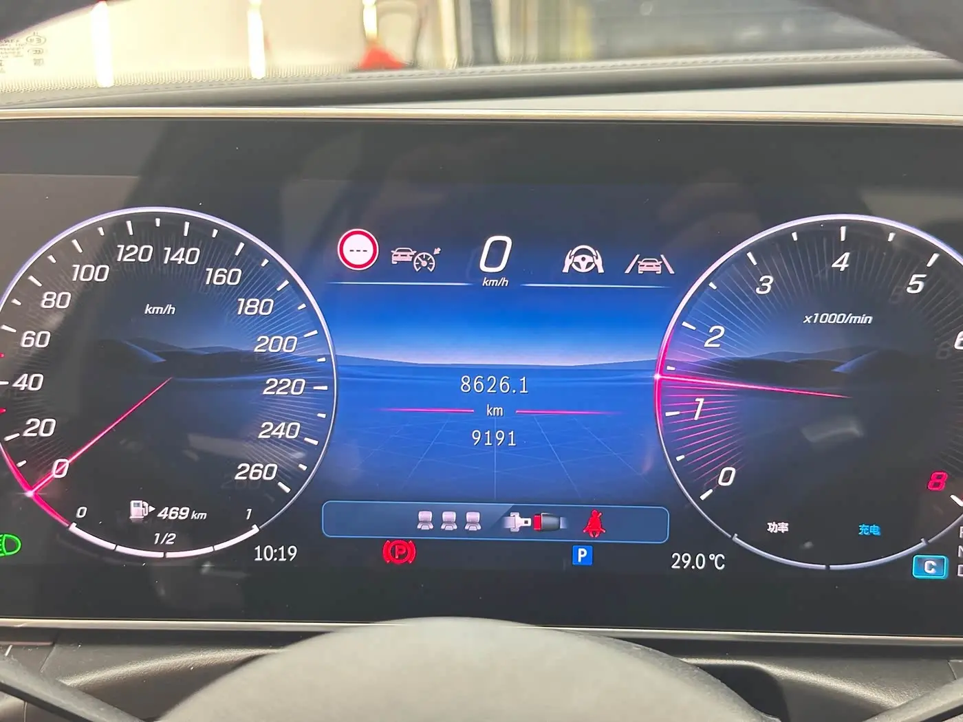 Mercedes-Benz C-Class 2025 — Photo 12/14