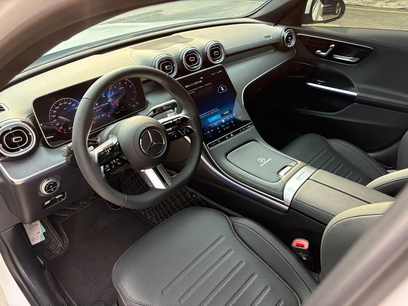 Mercedes-Benz C-Class 2025 — Photo 10/18