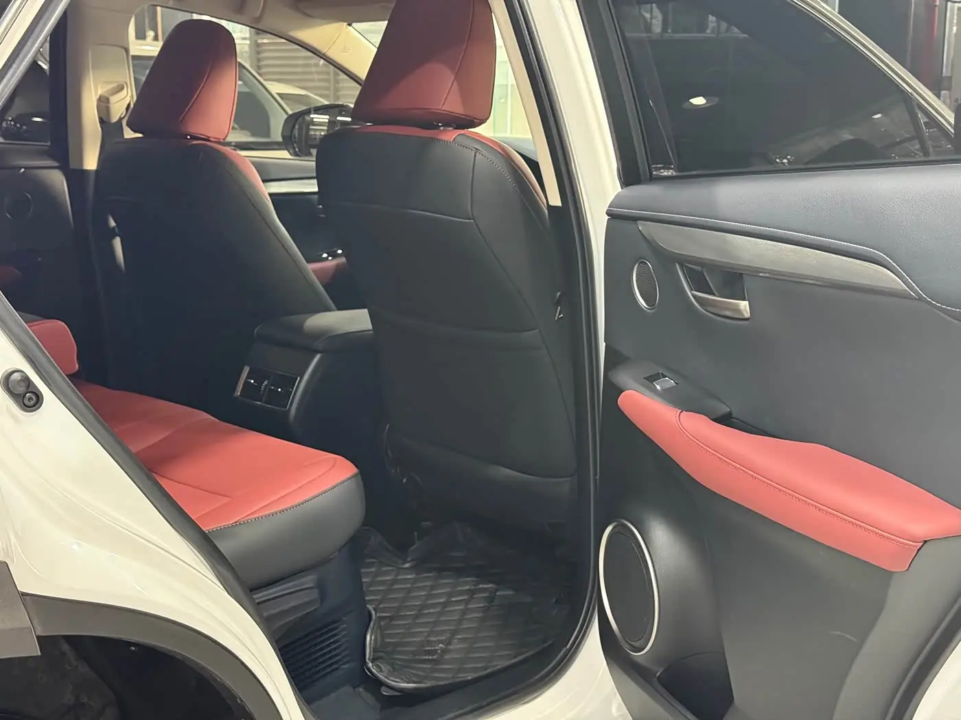 Lexus NX 2021 — Photo 10/14