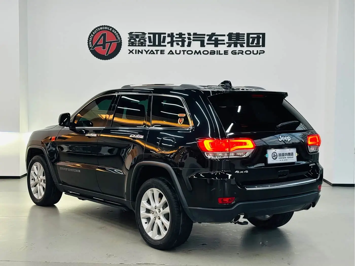 Jeep Grand Cherokee 2018 — Фото 4/20