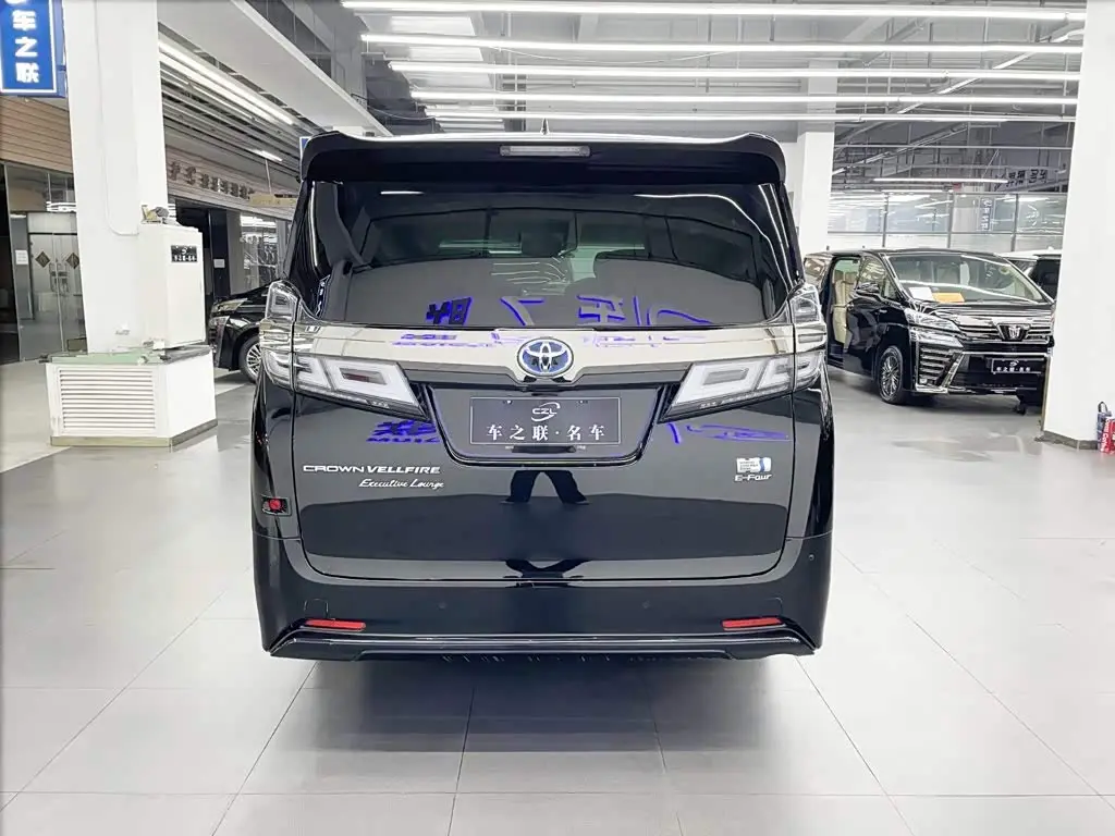 Toyota Vellfire 2022 — Photo 5/16