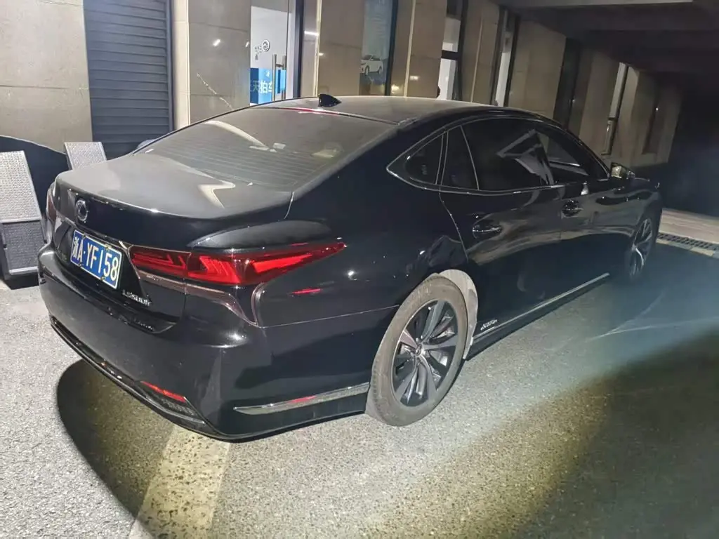 Lexus LS 2021 — Photo 4/8