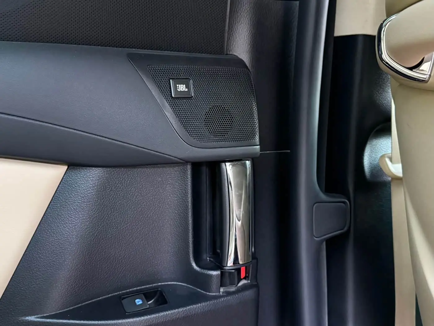 Toyota Alphard 2021 — Photo 18/20