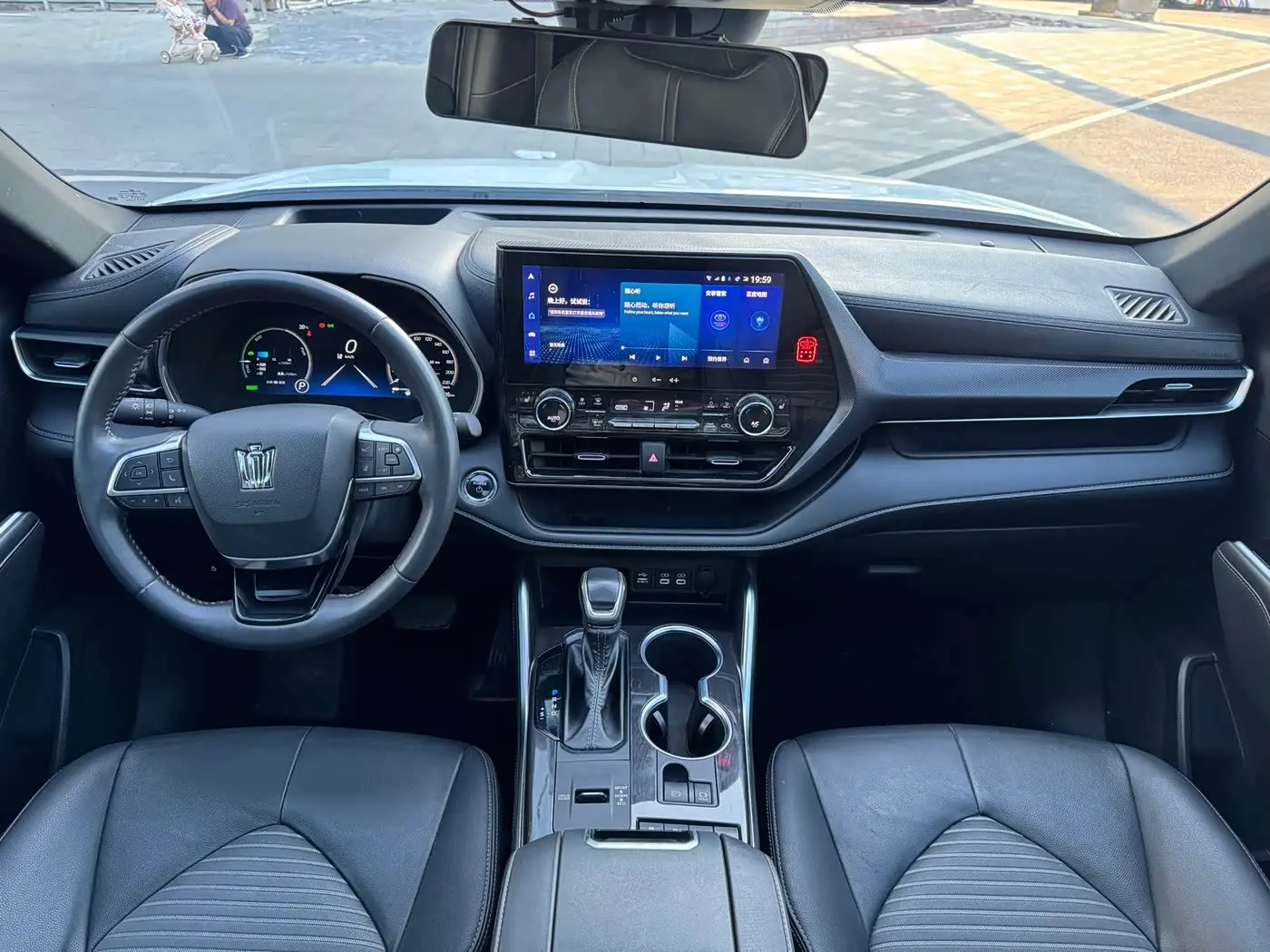 Toyota Crown Kluger 2024 — Photo 6/17