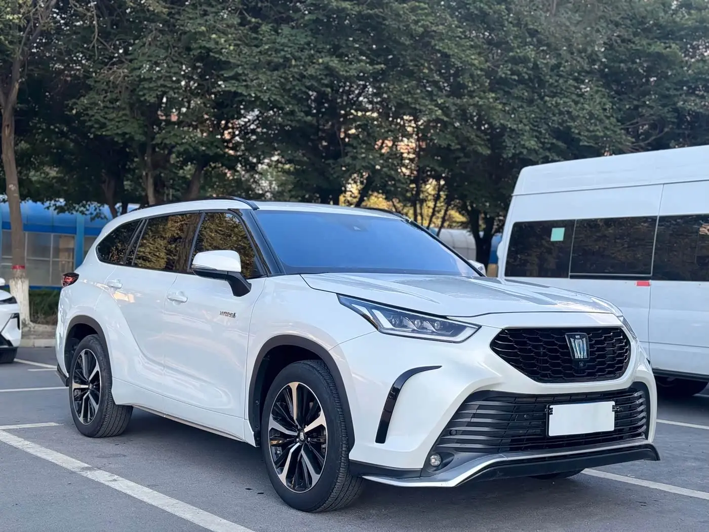 Toyota Crown Kluger 2024 — Photo 3/17