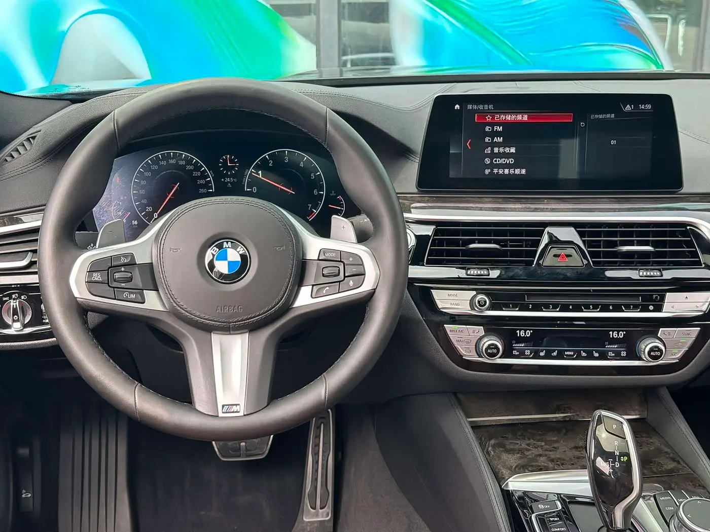 BMW 5 Series 2019 — Фото 12/20