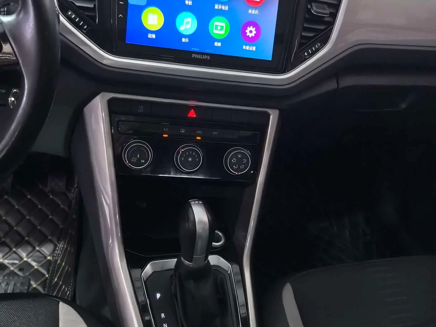 Volkswagen T-ROC 2021 — Photo 10/12