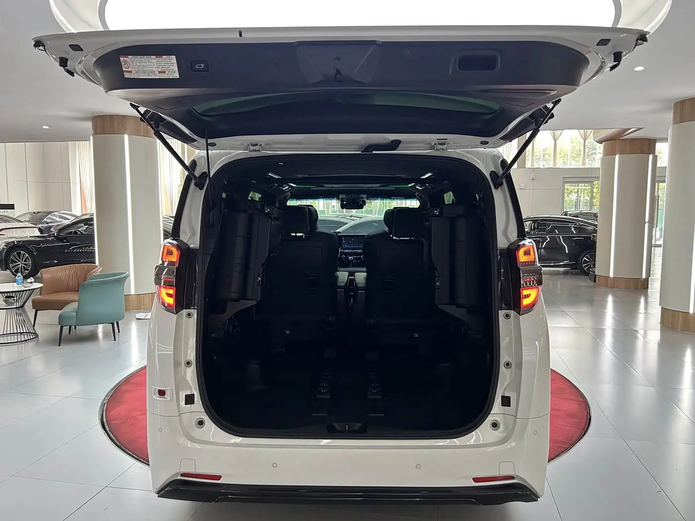 Toyota Vellfire 2023 — Photo 10/20