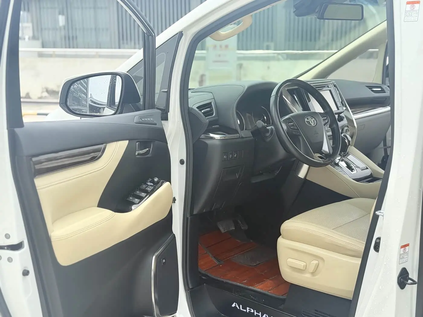 Toyota Alphard 2019 — Photo 5/20