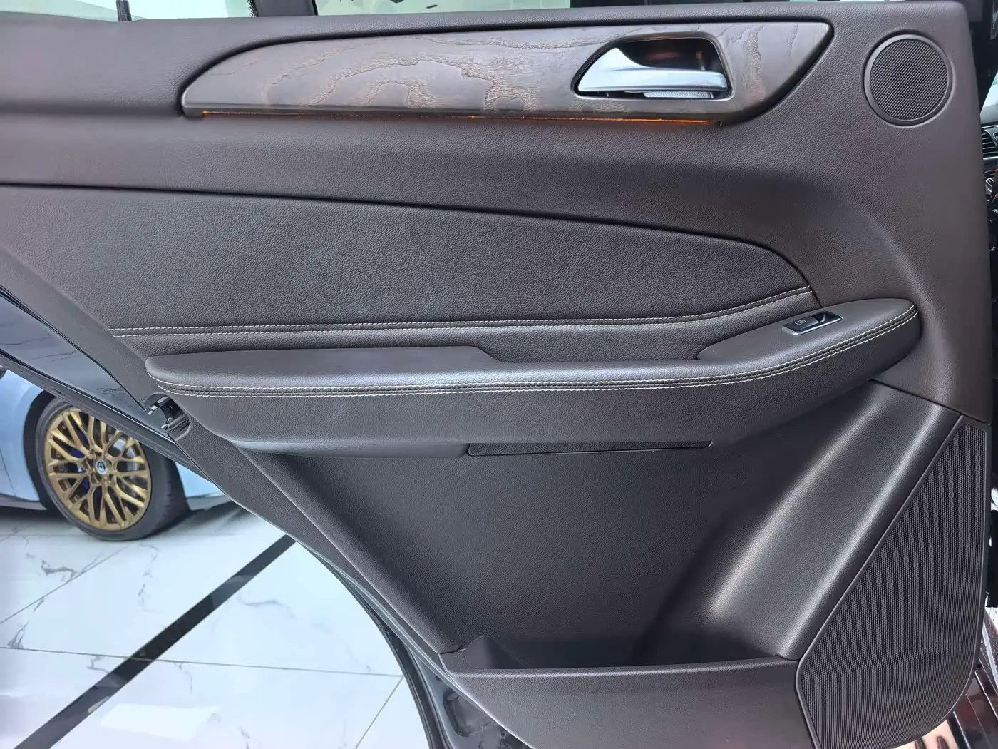 Mercedes-Benz GLE 2016 — Photo 10/16