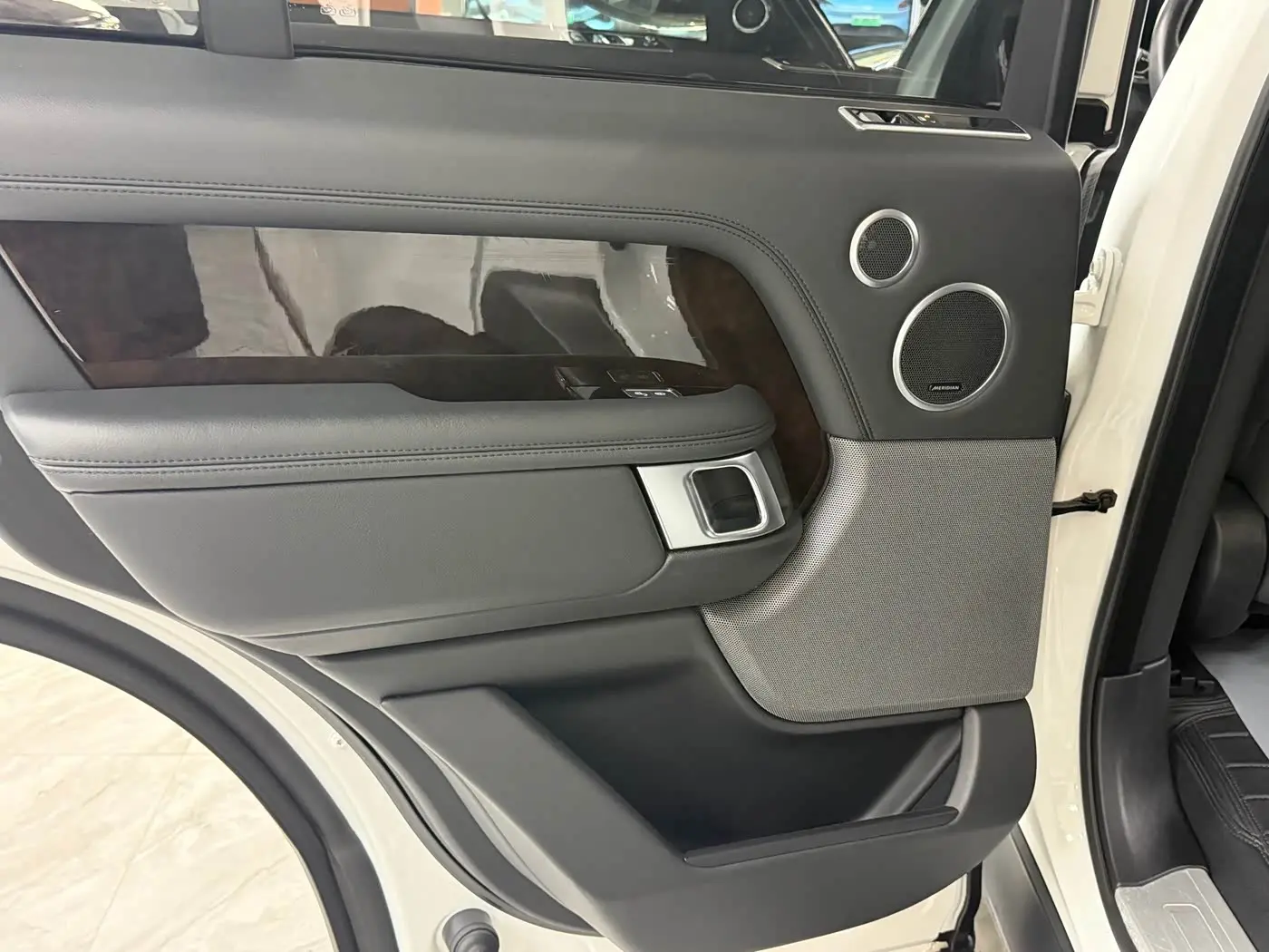 Land Rover Range Rover 2020 — Photo 7/20