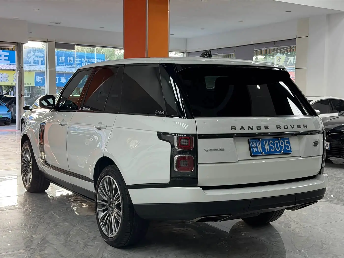 Land Rover Range Rover 2020 — Photo 19/20