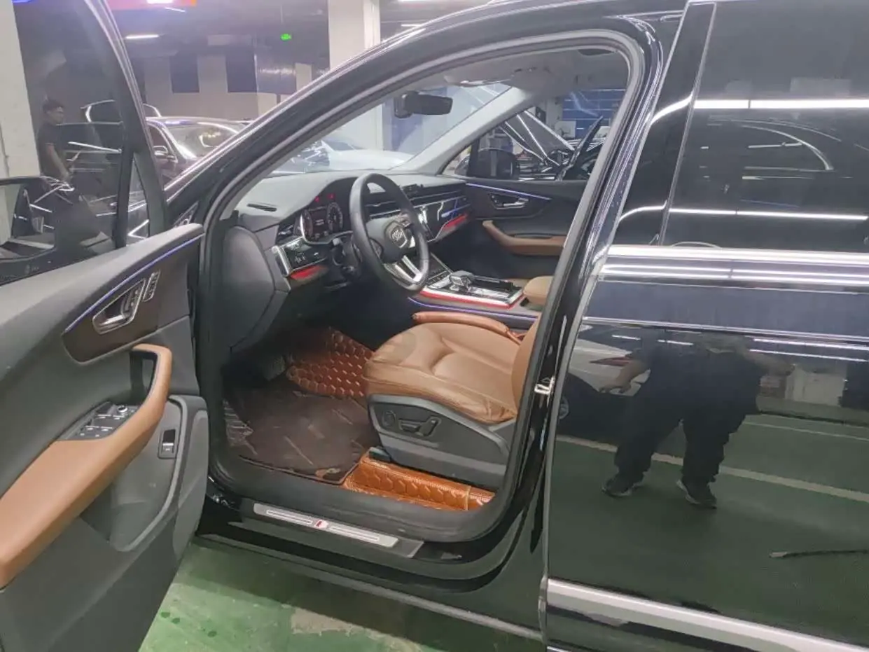 Audi Q7 2021 — Photo 7/9