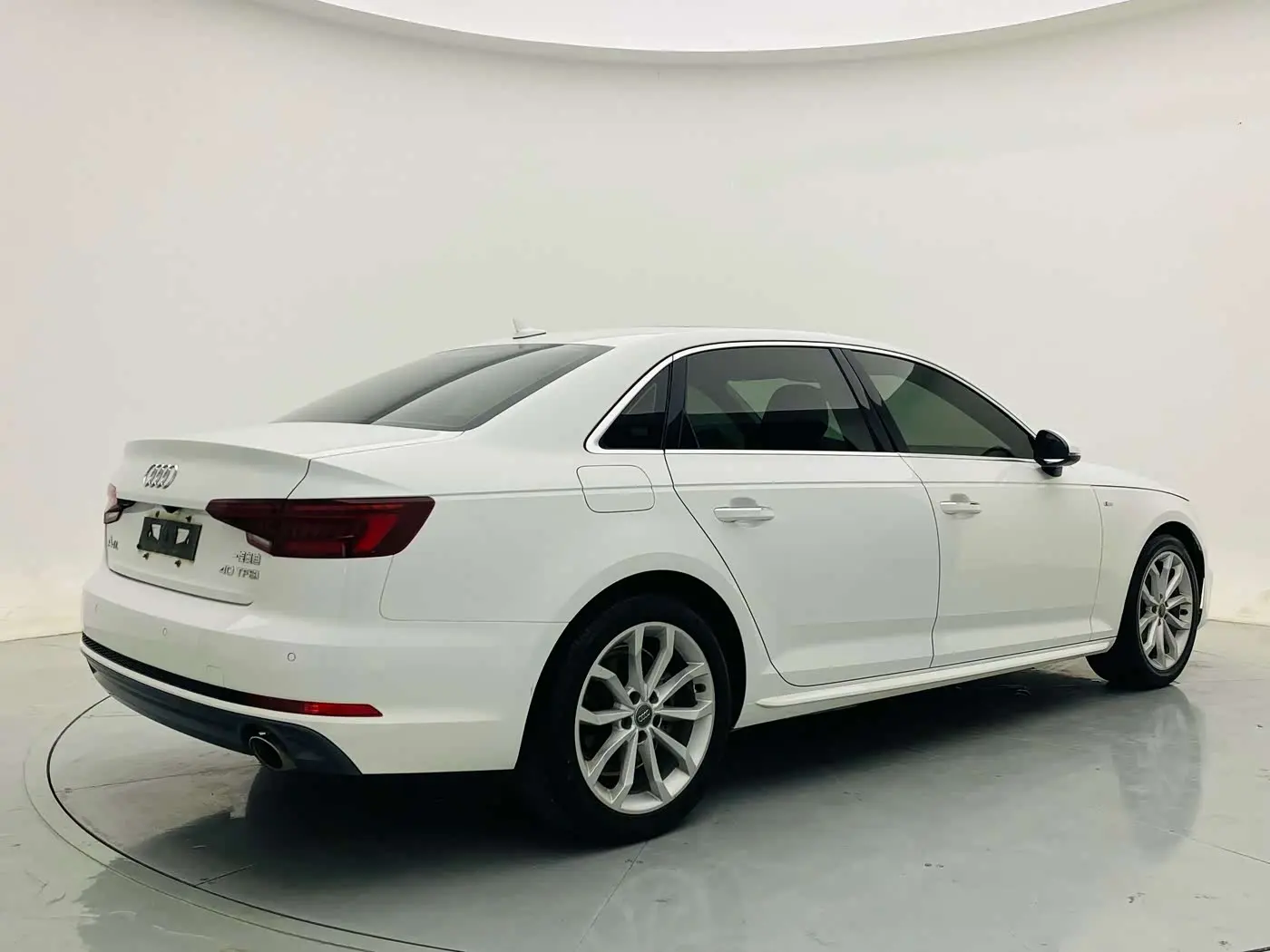 Audi A4L 2017 — Фото 5/17