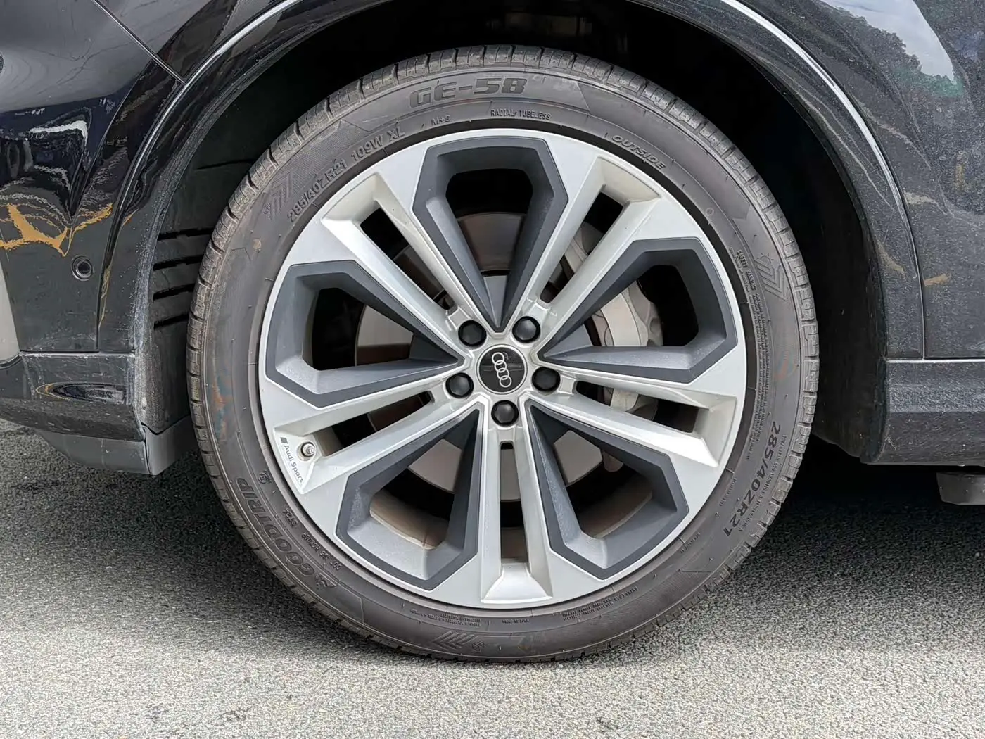 Audi Q7 2021 — Photo 8/16