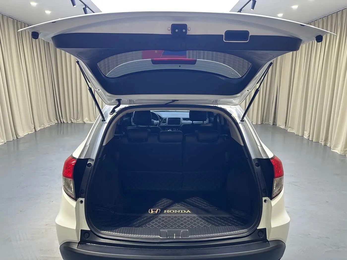 Honda Vezel 2022 — Photo 8/20