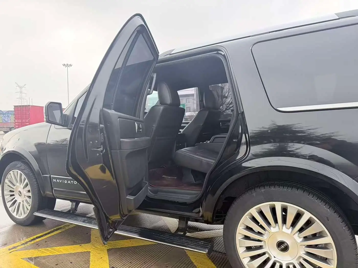 Lincoln Navigator 2017 — Photo 11/16